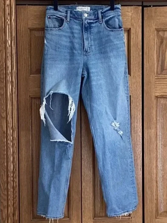 Abercrombie & Fitch distressed ultra high rise 90s straight leg jeans. - Picture 1 of 3